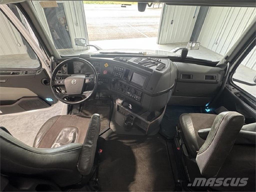 Volvo VNL860 中古トラクターヘッド | トレーラーヘッド