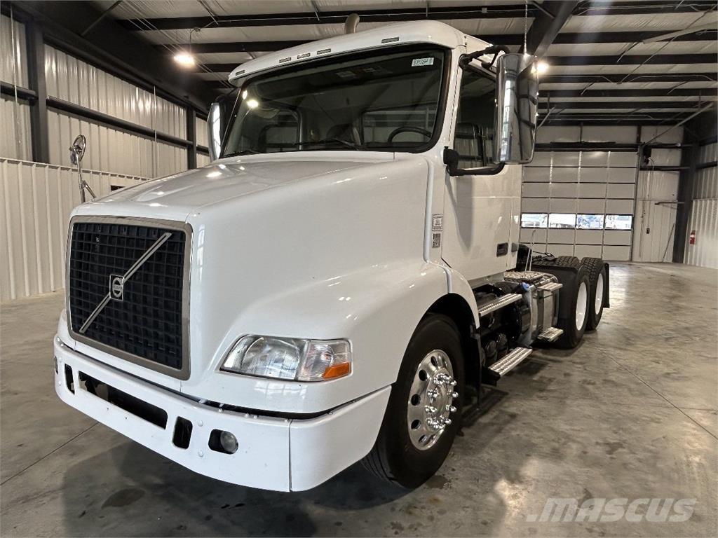Volvo VNM 中古トラクターヘッド | トレーラーヘッド