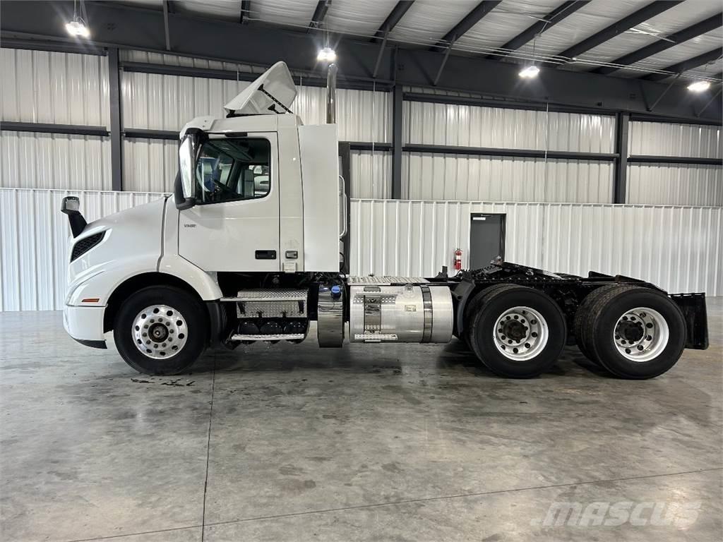 Volvo VNR64T300 中古トラクターヘッド | トレーラーヘッド