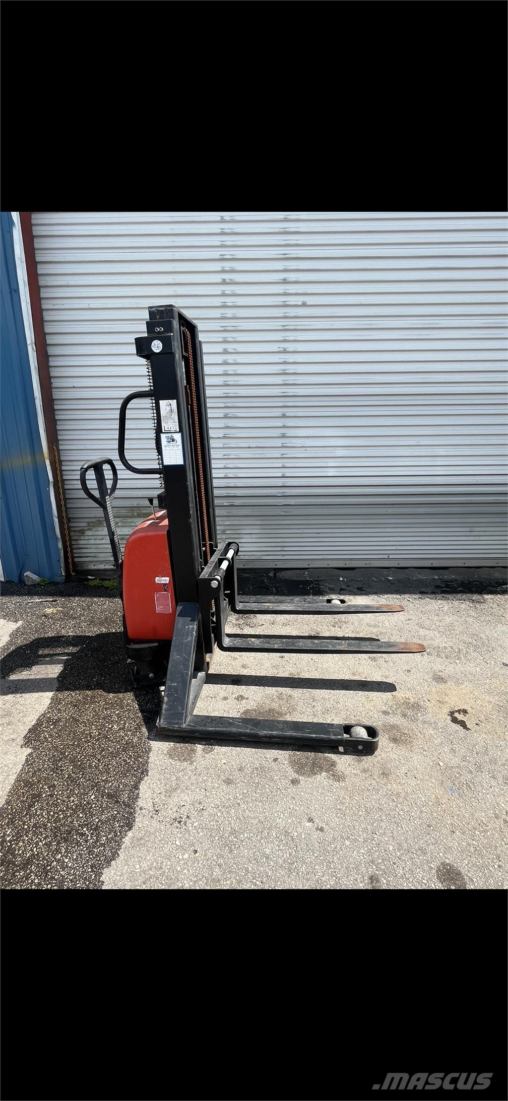 Yale  自走式スタッカー