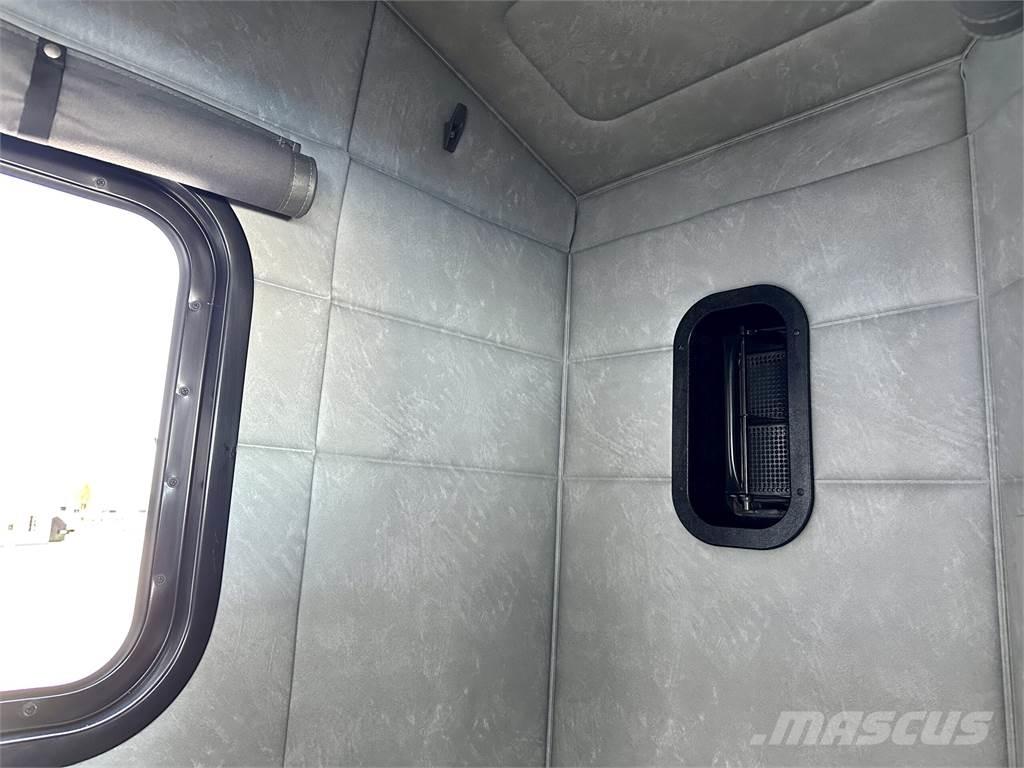 Mack Titan TD713 中古トラクターヘッド | トレーラーヘッド