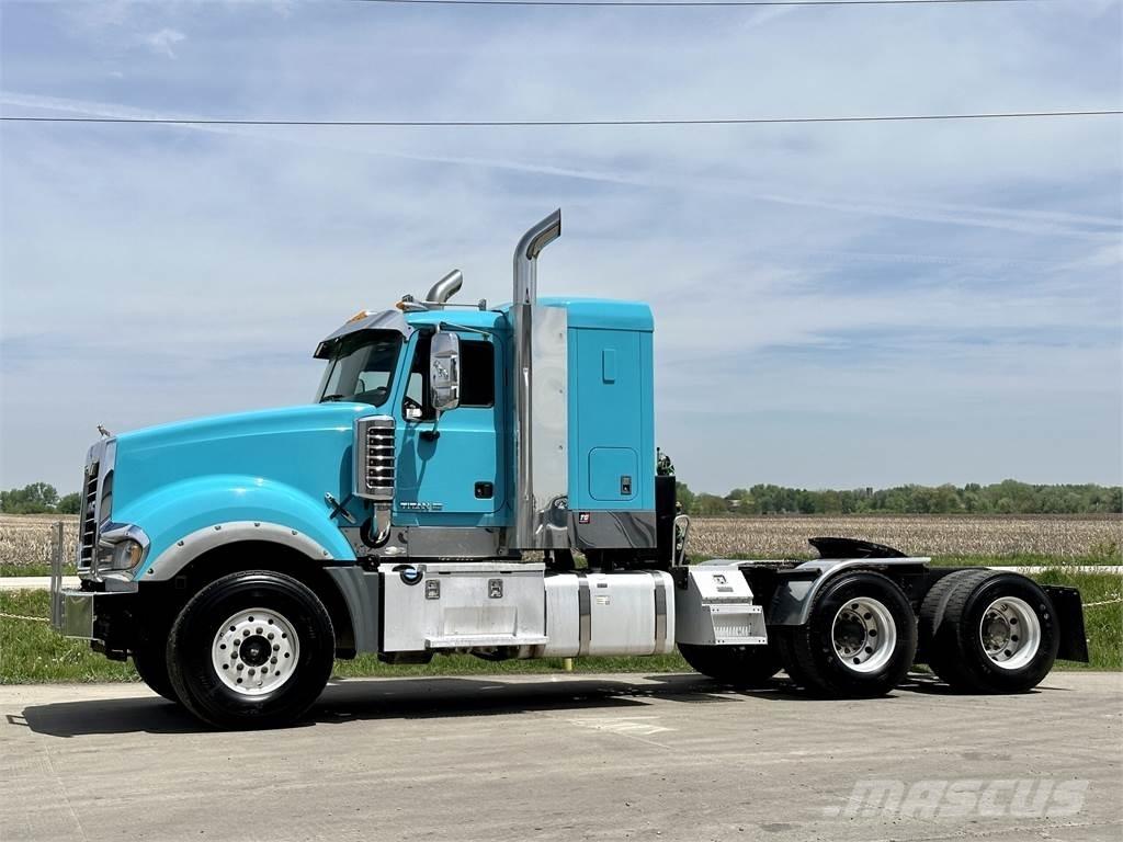 Mack Titan TD713 中古トラクターヘッド | トレーラーヘッド