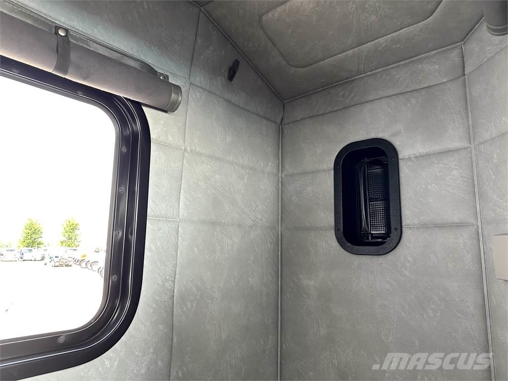 Mack Titan TD713 中古トラクターヘッド | トレーラーヘッド