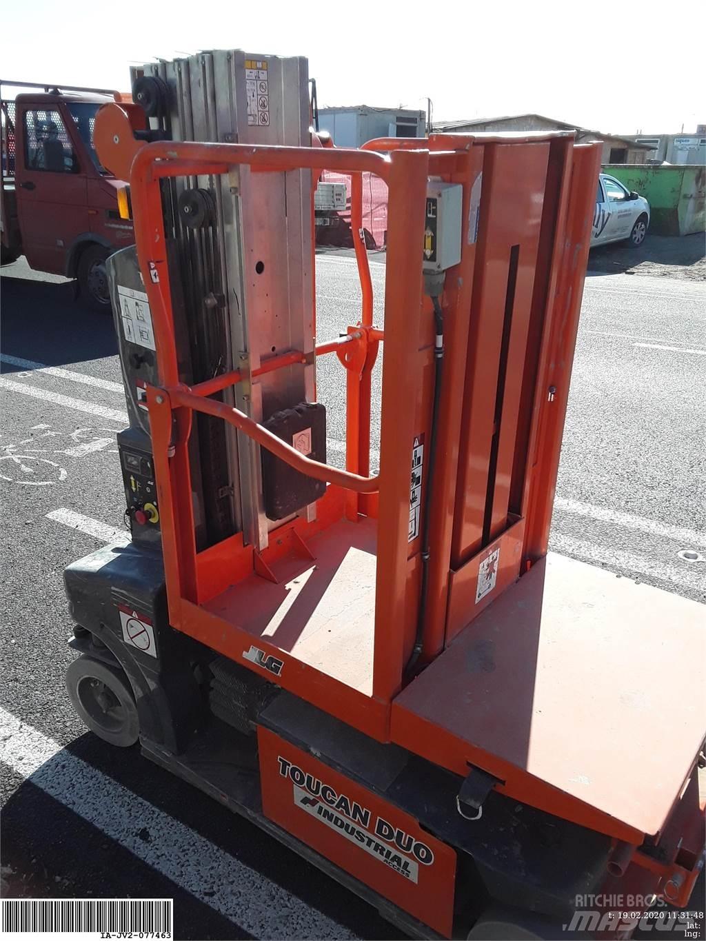 JLG Toucan duo 垂直昇降型リフト