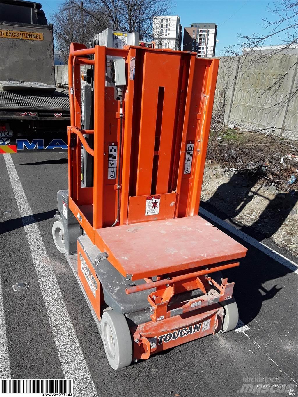 JLG Toucan duo 垂直昇降型リフト