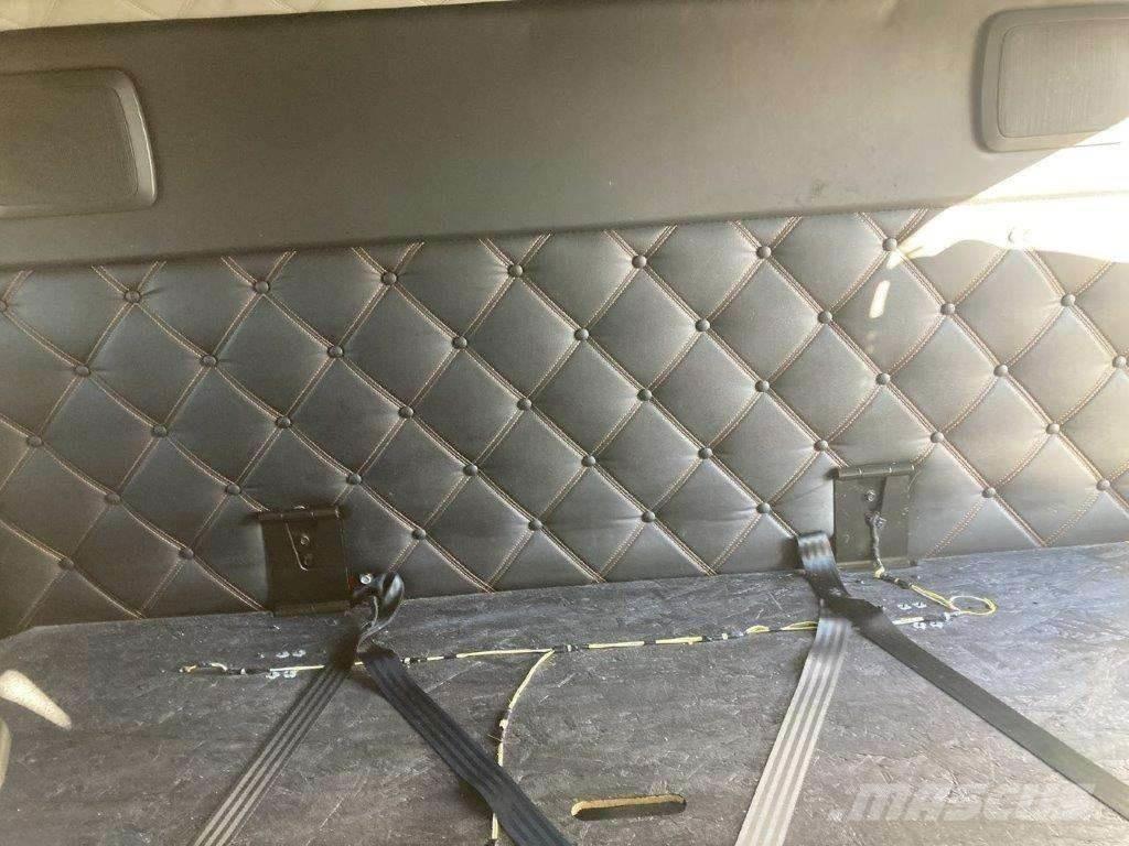 Kenworth T680 中古トラクターヘッド | トレーラーヘッド