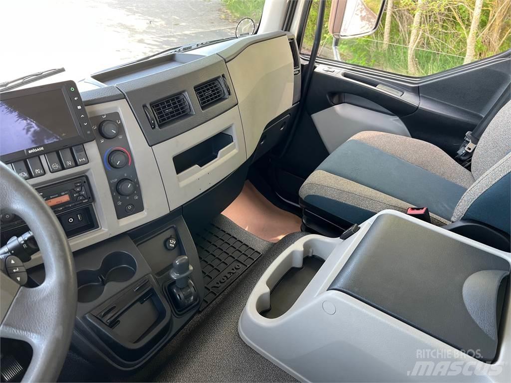 Volvo FL250 冷凍冷蔵車