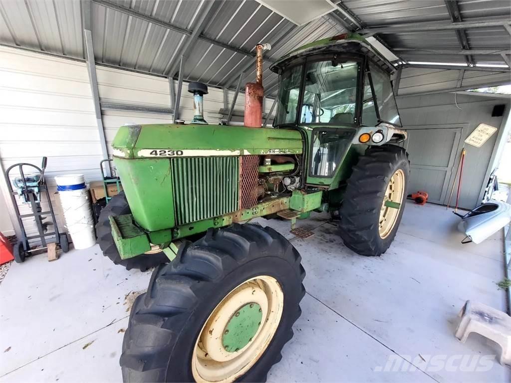 John Deere 4230 トラクター