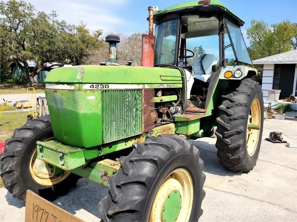 John Deere 4230 トラクター