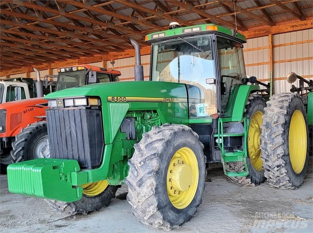 John Deere 8400 トラクター