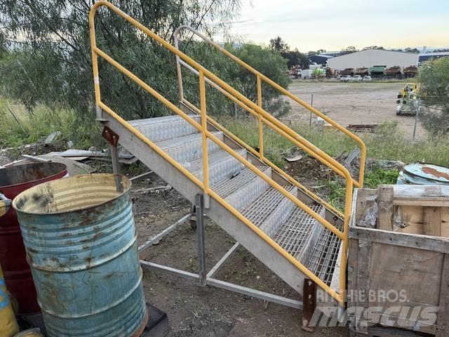  Acess Stairs 建設機械 -　その他