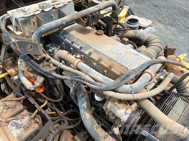 Astra ADT40 アーティキュレート式ダンプトラック