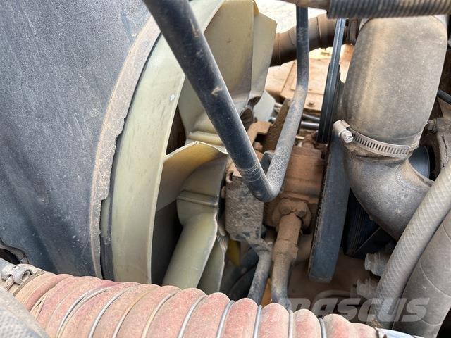 Astra ADT40 アーティキュレート式ダンプトラック