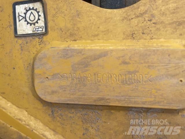 Bell B30E アーティキュレート式ダンプトラック