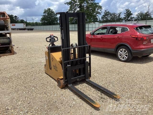Big Joe CB-22 自走式スタッカー