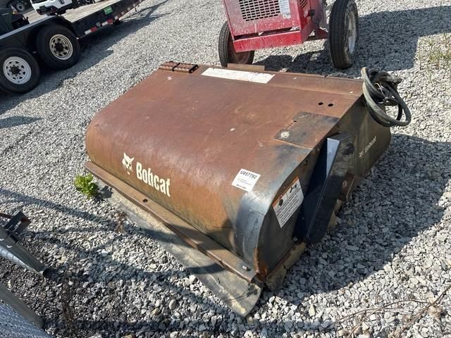 Bobcat 72 路面清掃機
