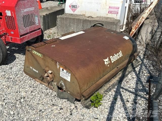 Bobcat 72 路面清掃機