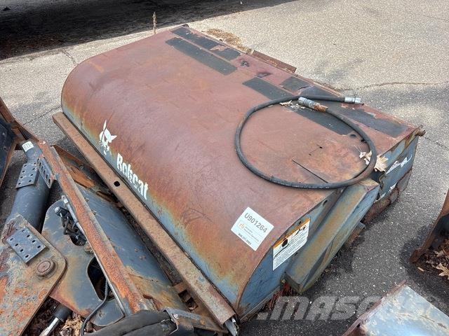 Bobcat 72 路面清掃機