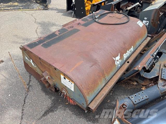 Bobcat 72 路面清掃機