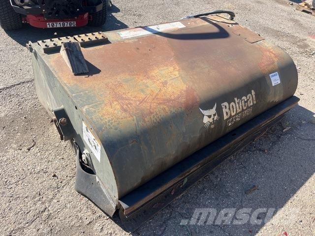 Bobcat 72 路面清掃機