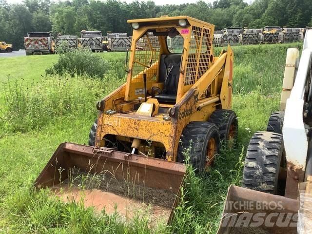 Bobcat 843 スキッドステアローダー