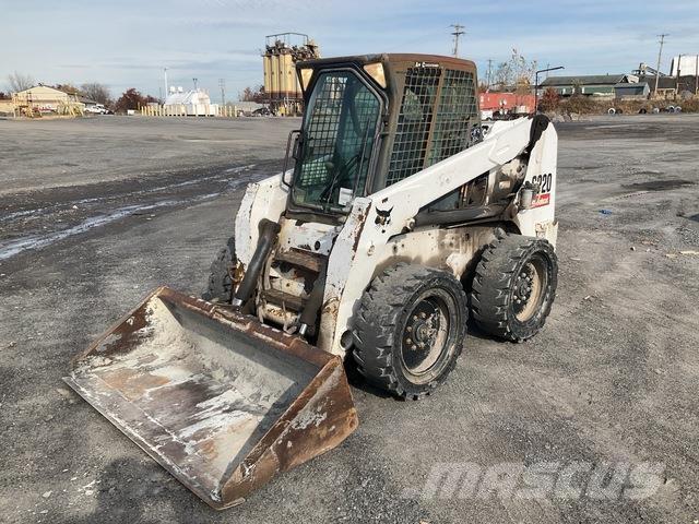 Bobcat S220 スキッドステアローダー