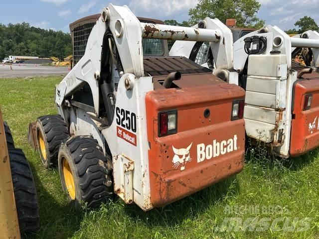 Bobcat S250 スキッドステアローダー