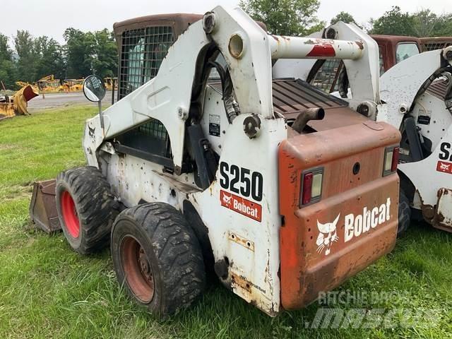 Bobcat S250 スキッドステアローダー