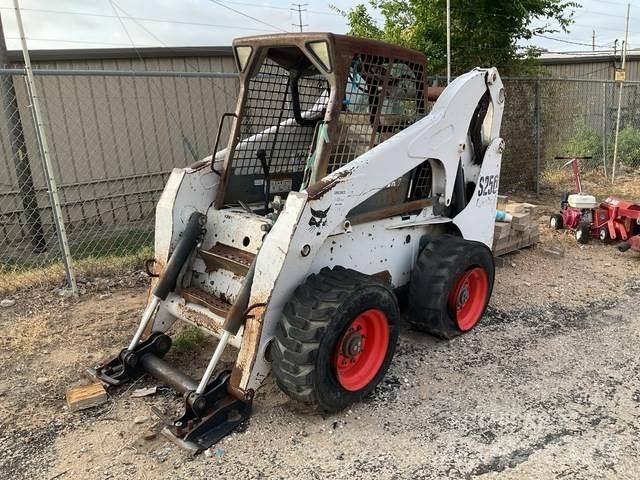 Bobcat S250 スキッドステアローダー