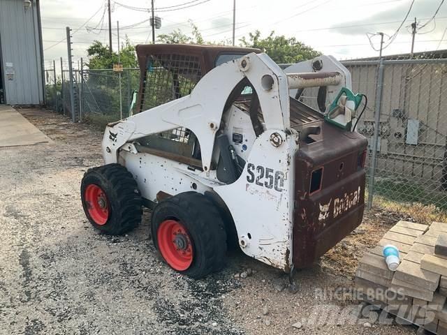 Bobcat S250 スキッドステアローダー