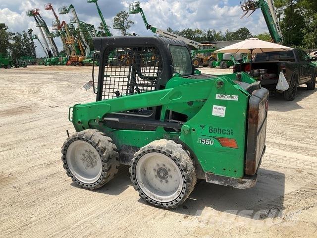 Bobcat S550 スキッドステアローダー