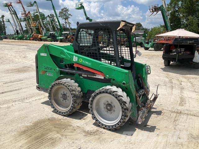 Bobcat S550 スキッドステアローダー
