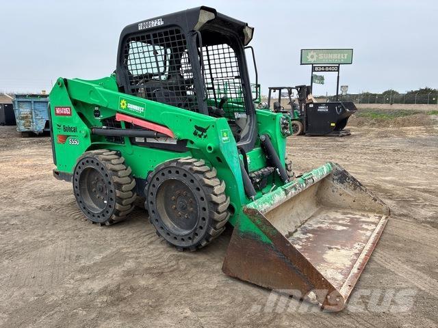 Bobcat S550 スキッドステアローダー