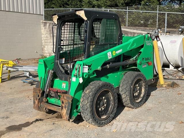 Bobcat S550 スキッドステアローダー