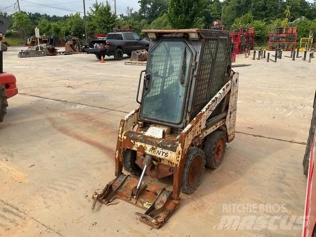 Bobcat S70 スキッドステアローダー