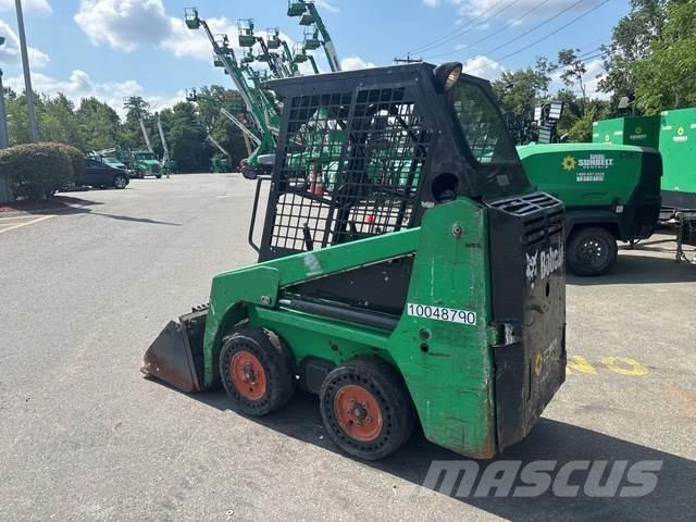 Bobcat S70 スキッドステアローダー