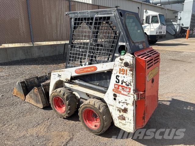 Bobcat S70 スキッドステアローダー
