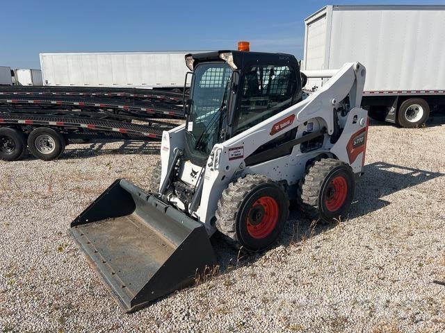 Bobcat S770 スキッドステアローダー