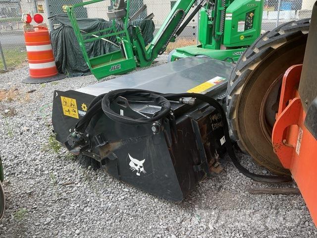 Bobcat SWB72 路面清掃機