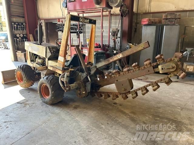 Bobcat T136 トレンチャー