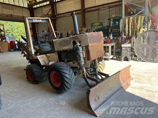 Bobcat T136 トレンチャー