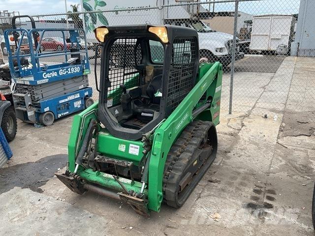 Bobcat T450 スキッドステアローダー