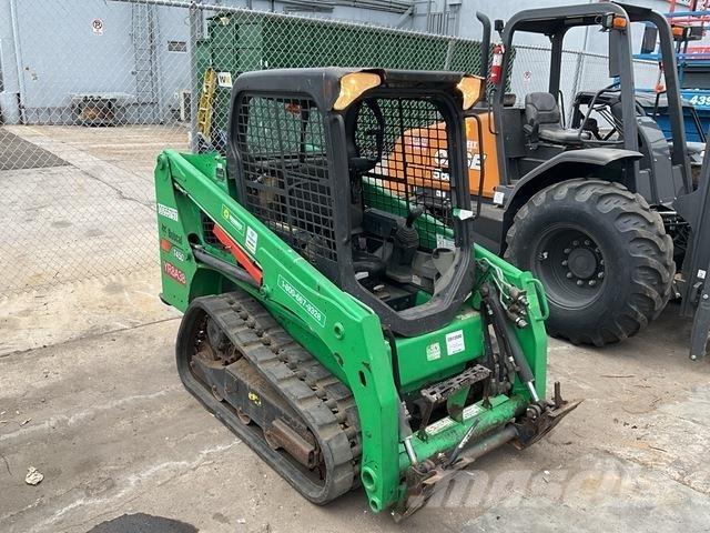 Bobcat T450 スキッドステアローダー