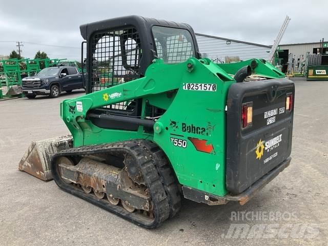 Bobcat T550 スキッドステアローダー
