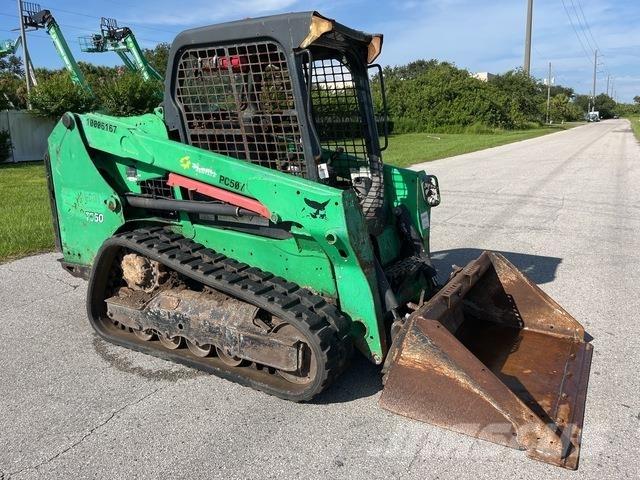 Bobcat T550 スキッドステアローダー