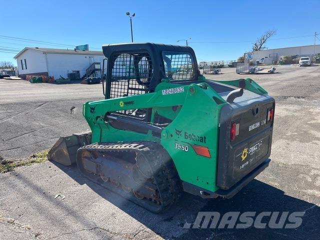 Bobcat T550 スキッドステアローダー