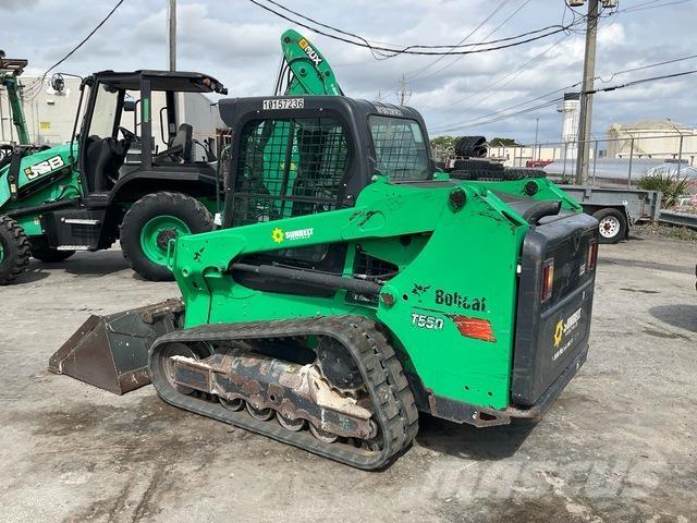 Bobcat T550 スキッドステアローダー