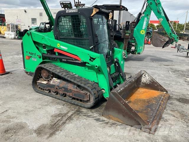 Bobcat T550 スキッドステアローダー