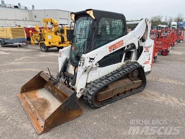 Bobcat T590 スキッドステアローダー