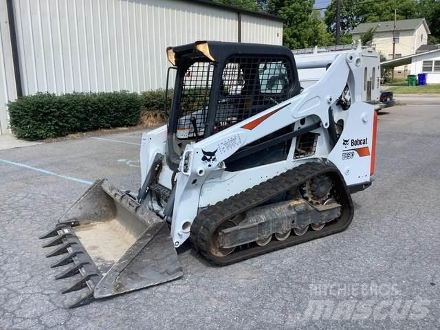 Bobcat T590 スキッドステアローダー